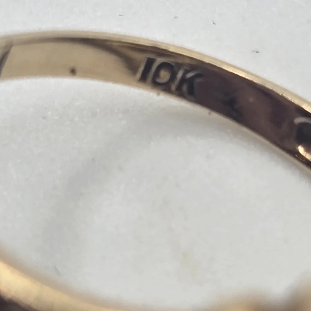 10k Gold Cameo Heart Ring - Picture 2 of 8